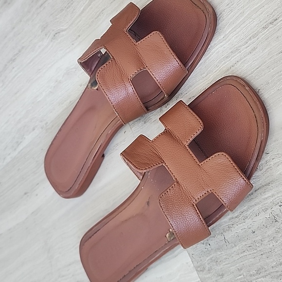 Brown H Sandals - Picture 2 of 8